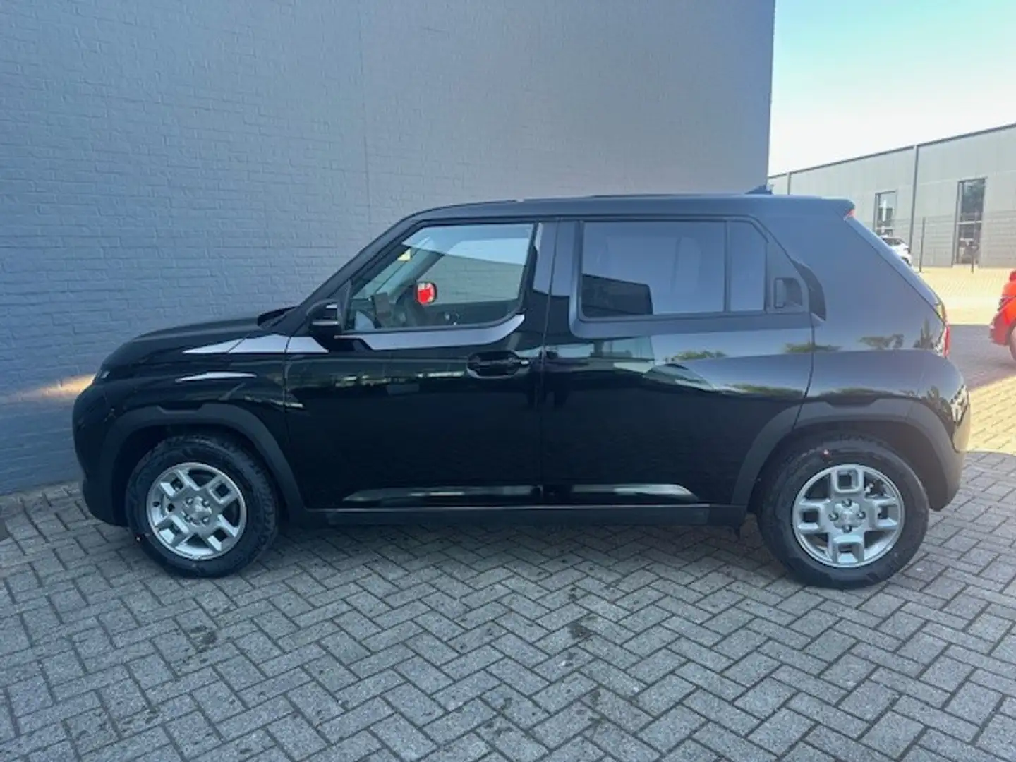 Hyundai Inster 49 kWh 115pk Pulse Zwart - 2