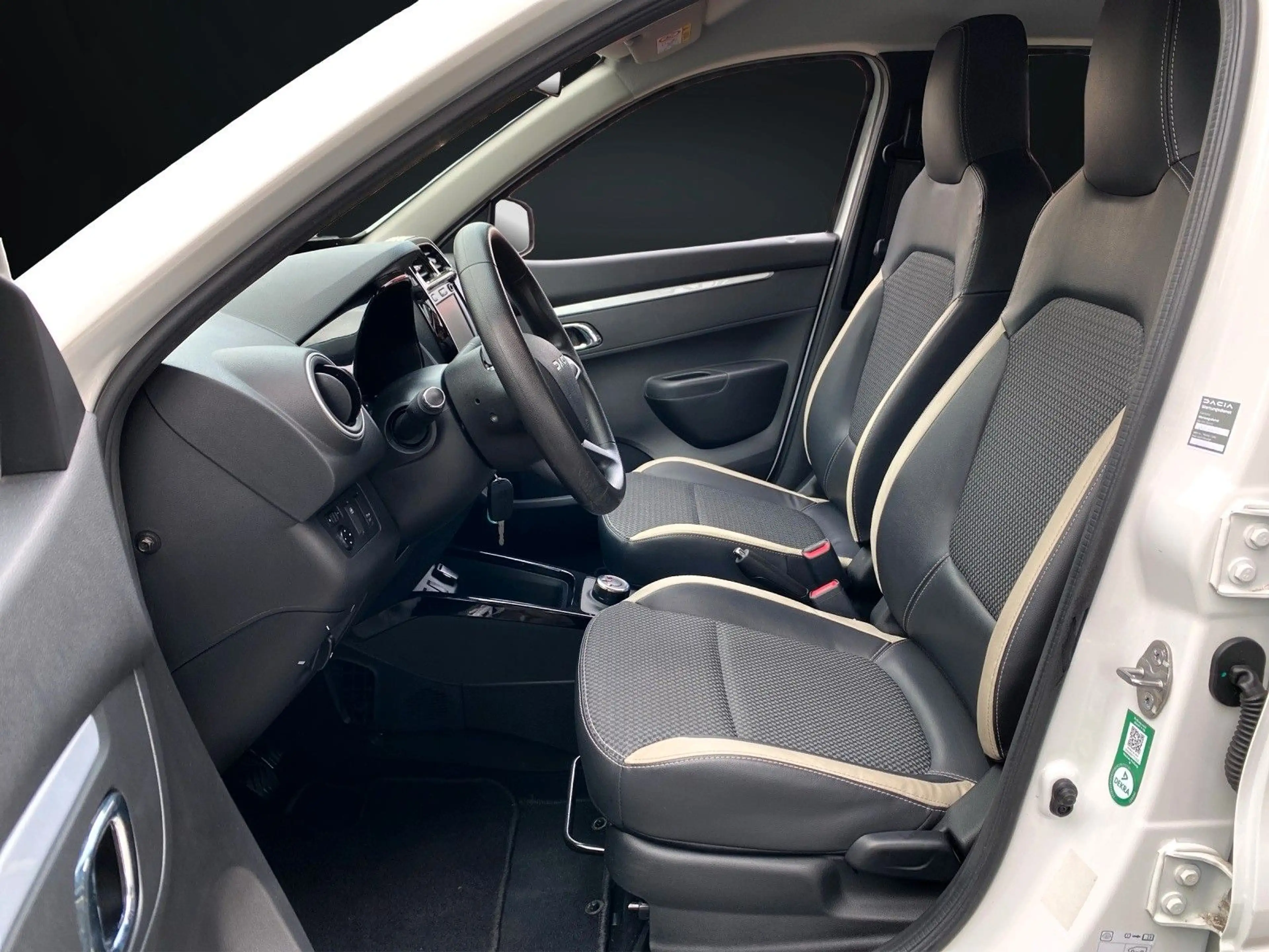 Dacia Spring Electric ESSENTIAL NAVI-KAMERA-LEDER-LED — photo 12