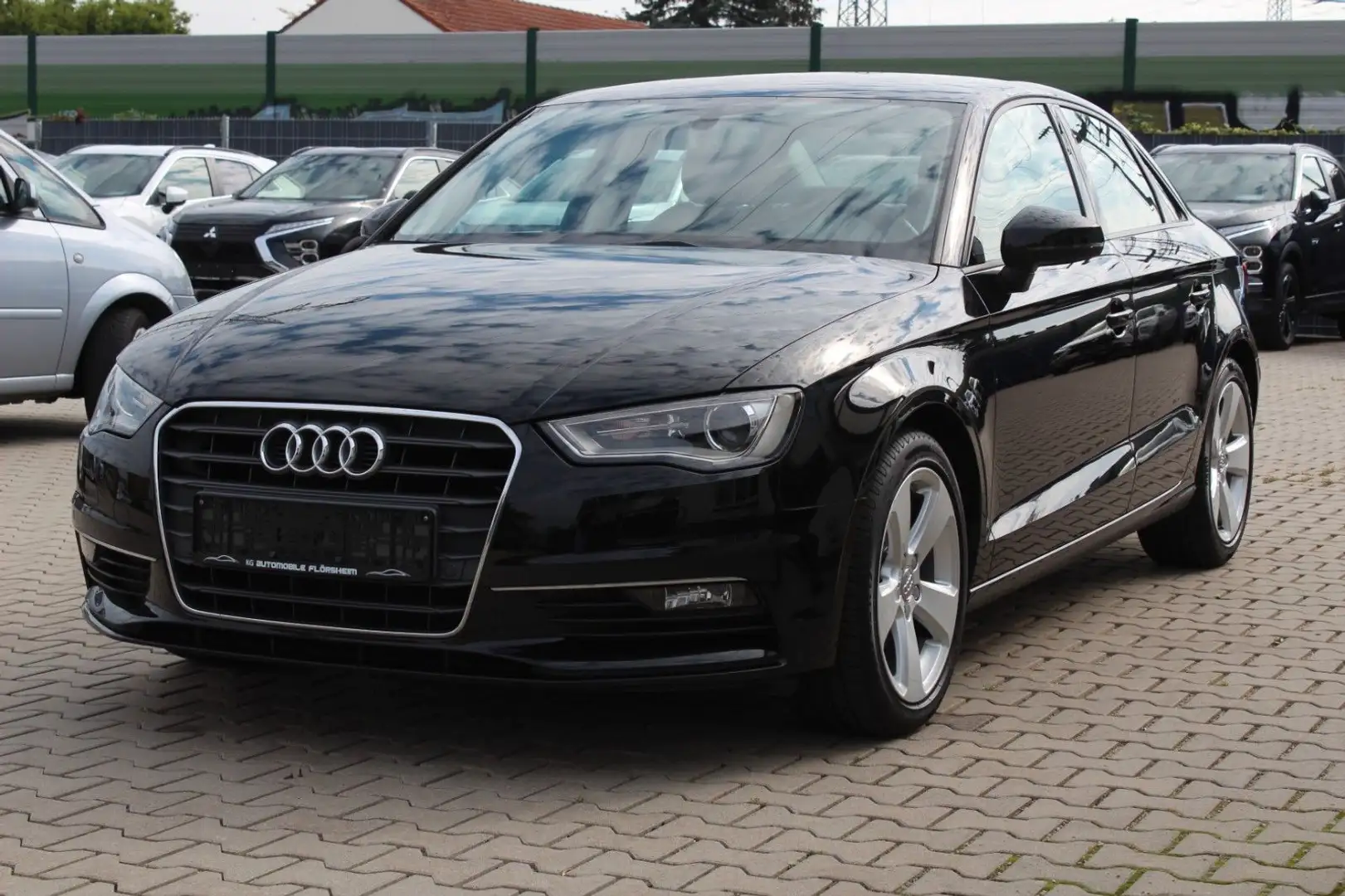 Audi A3 Limousine 1.6 ambition Navi Sportsitze Xenon Schwarz - 1