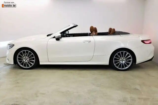 Mercedes-Benz E-Class view 8