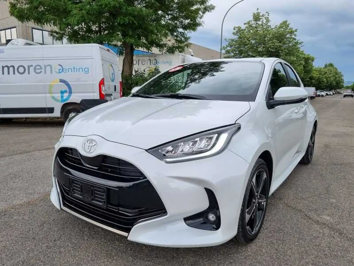 Toyota Yaris 1.5h 130 Lounge Bianco - 1
