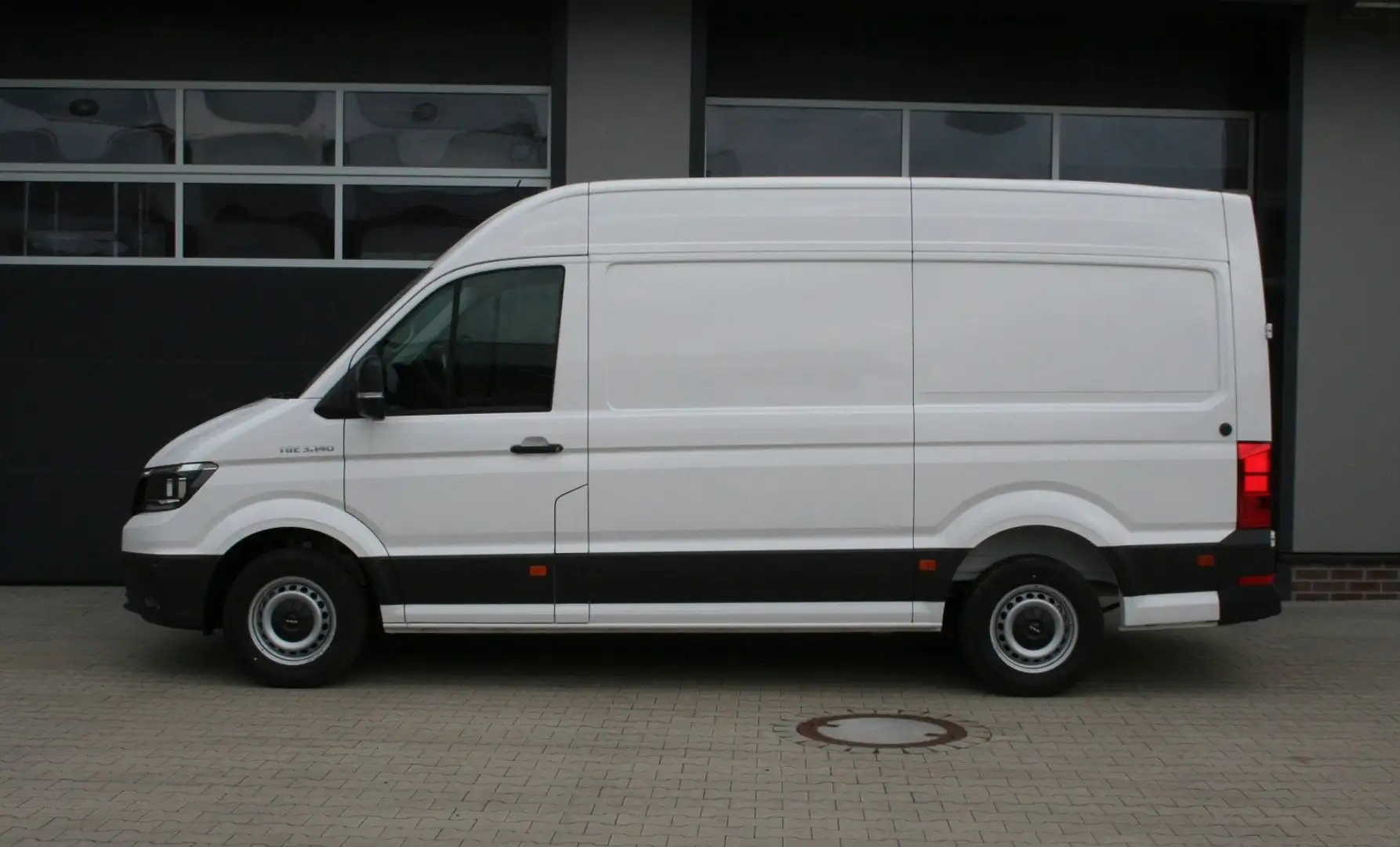 MAN TGE 3.140 Modell 2025 AHK/Kam./Navi/Assist/PDC Weiß - 2