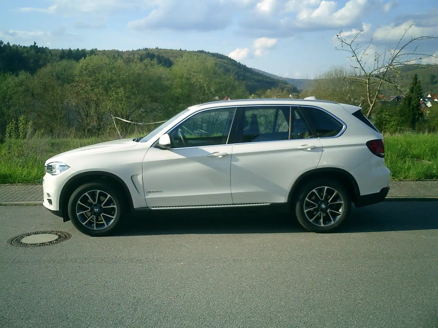 BMW X5 xDrive30d Leder Navi AHK Standheizung EURO6 Weiß - 2