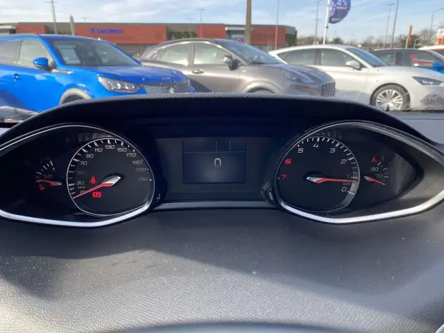Peugeot 308 view 6