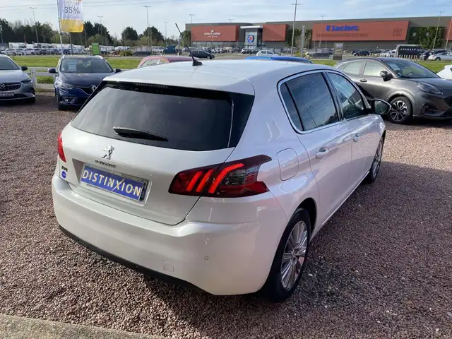 Peugeot 308 view 4