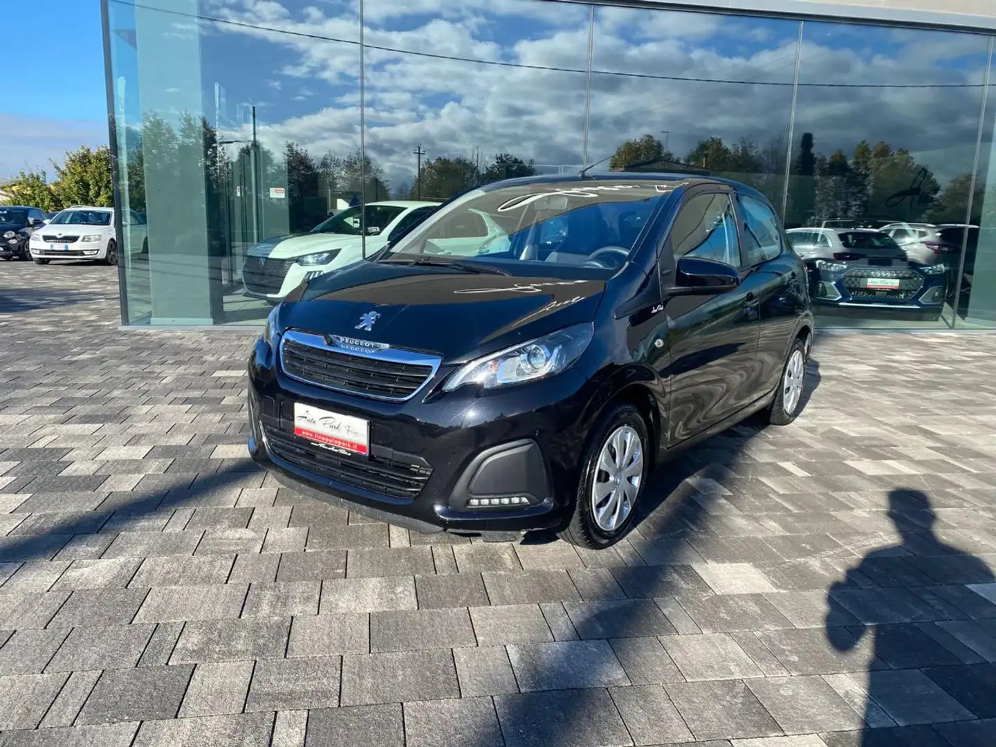 Peugeot 108 VTi 72 3 porte Active Nero - 2