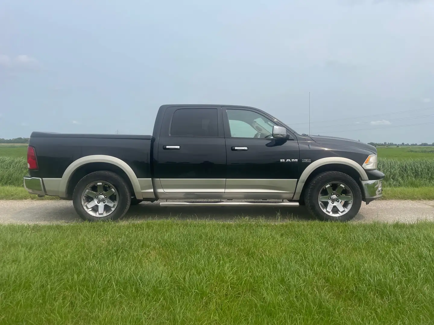 Dodge RAM RAM 5.7 V8 4x4 CC 5'7 Negro - 2