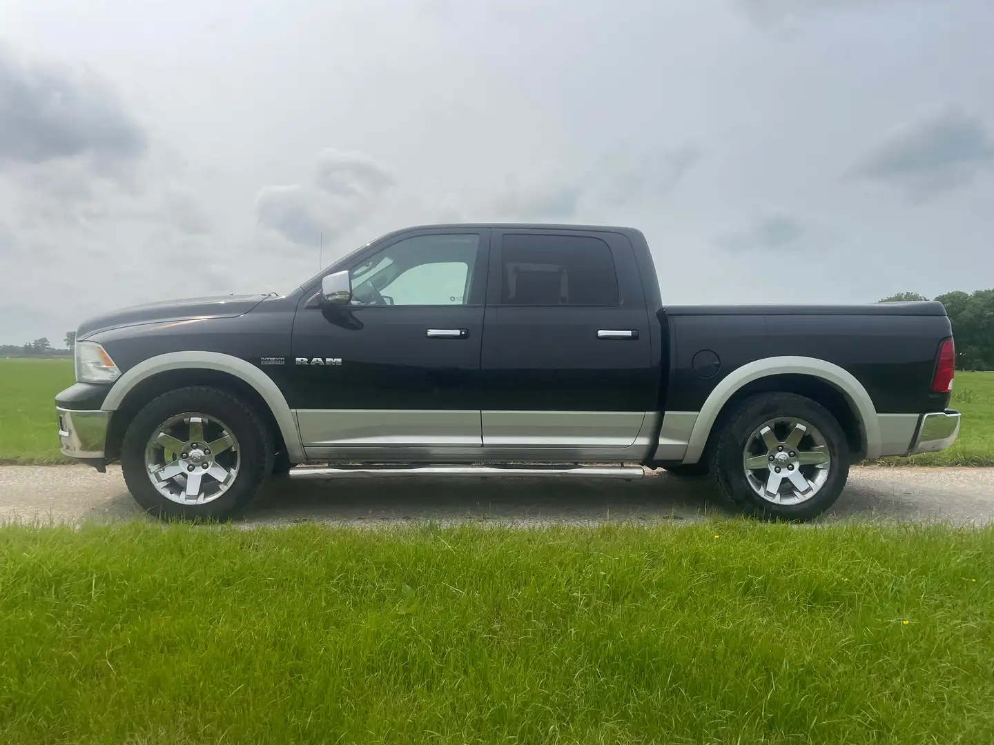 Dodge RAM RAM 5.7 V8 4x4 CC 5'7 Negro - 1