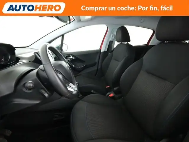 Peugeot 208 view 11