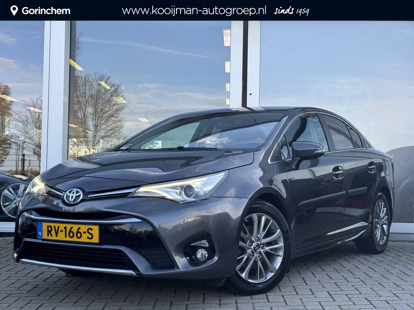 Toyota Avensis 1.8 VVT-i Executive | Navigatie | Stoelverwarming Grijs - 1
