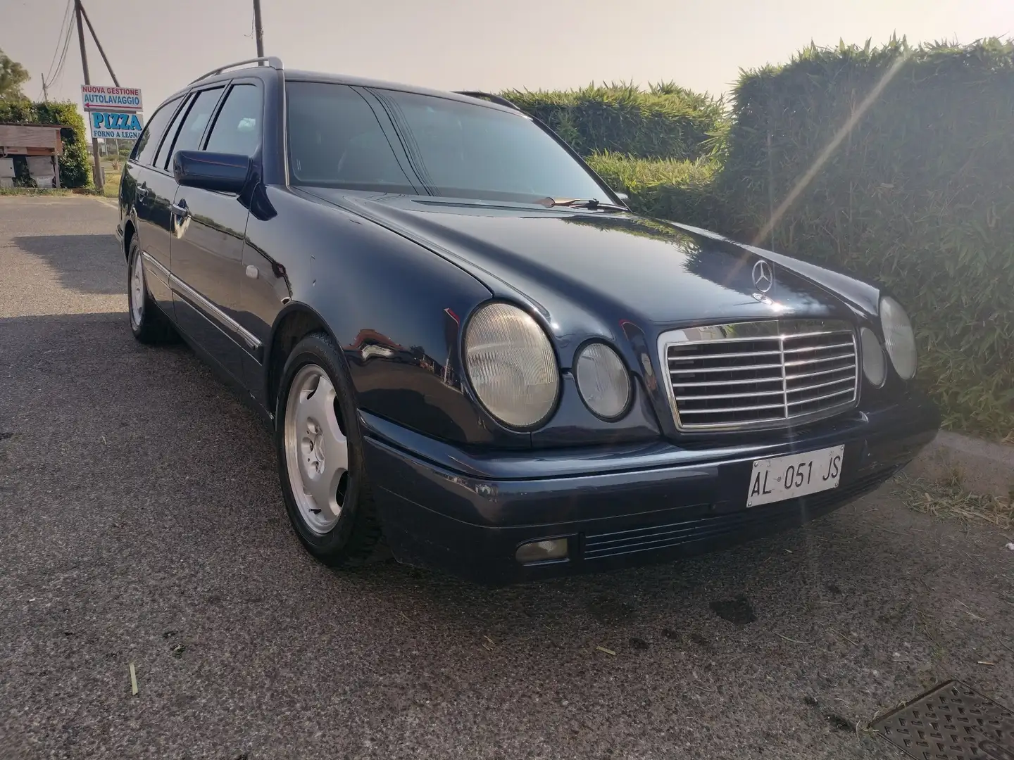 Mercedes-Benz E 200 E SW 200 Avantgarde Bleu - 2