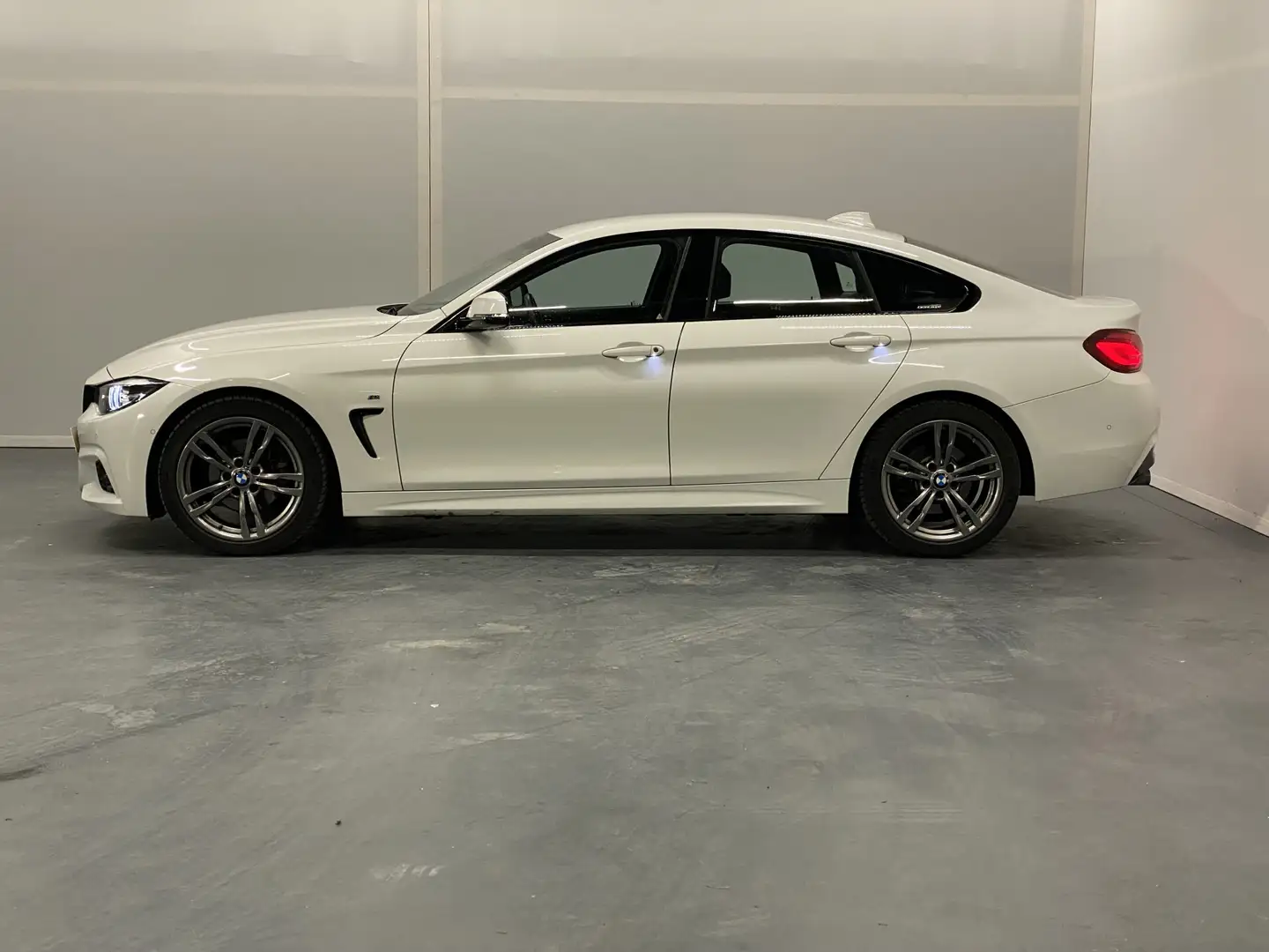 BMW 420 4-serie Gran Coupé 420i Executive Edition Wit - 2