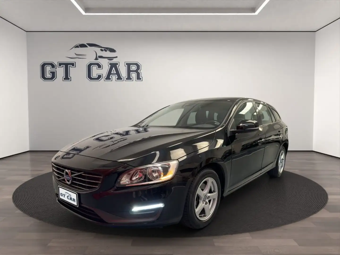 Volvo V60 D2 1.6 Powershift Kinetic Schwarz - 1