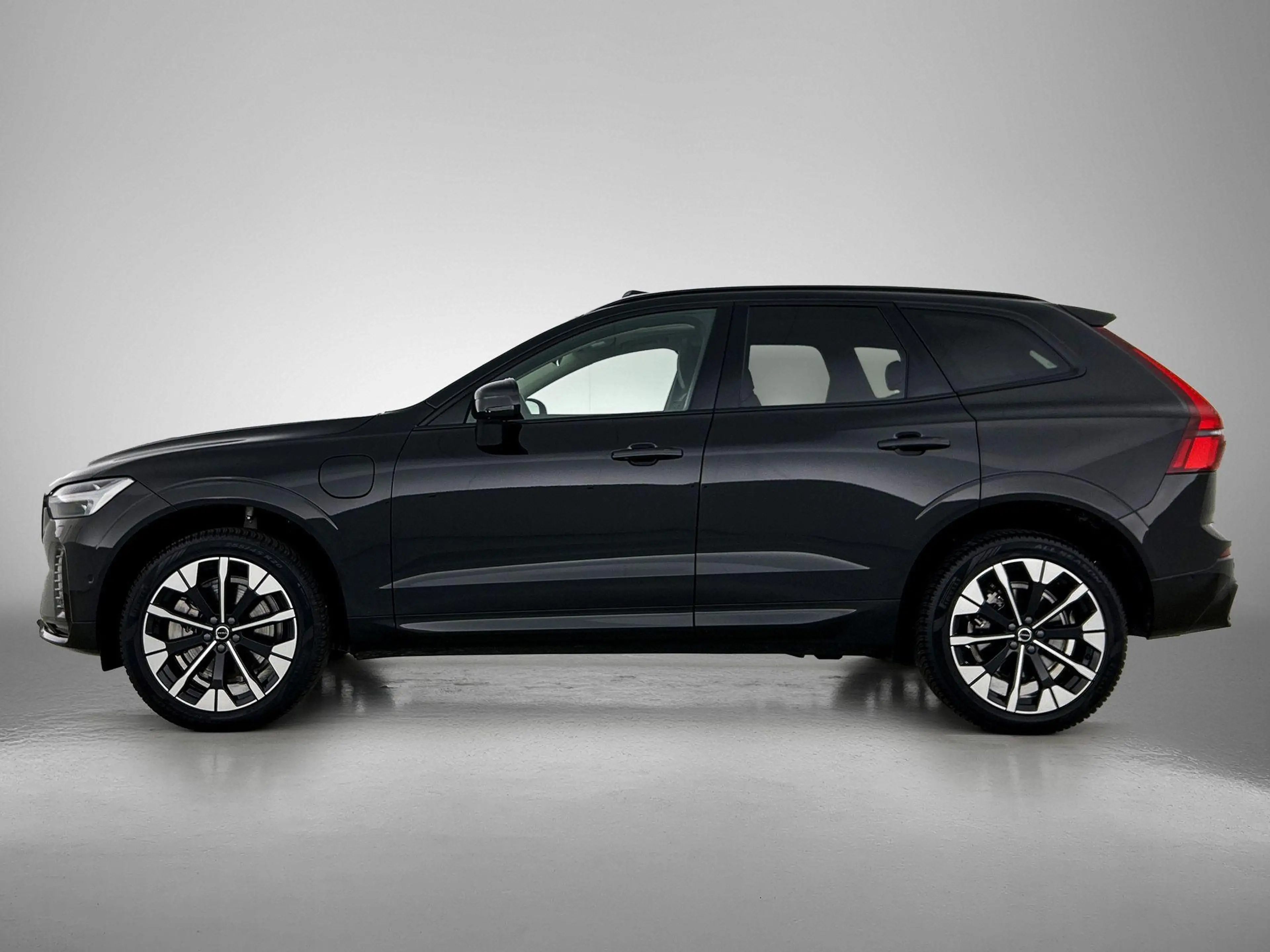 Volvo XC60 2.0 T6 Plug-in hybrid AWD Ultra Dark | Luchtvering — photo 2