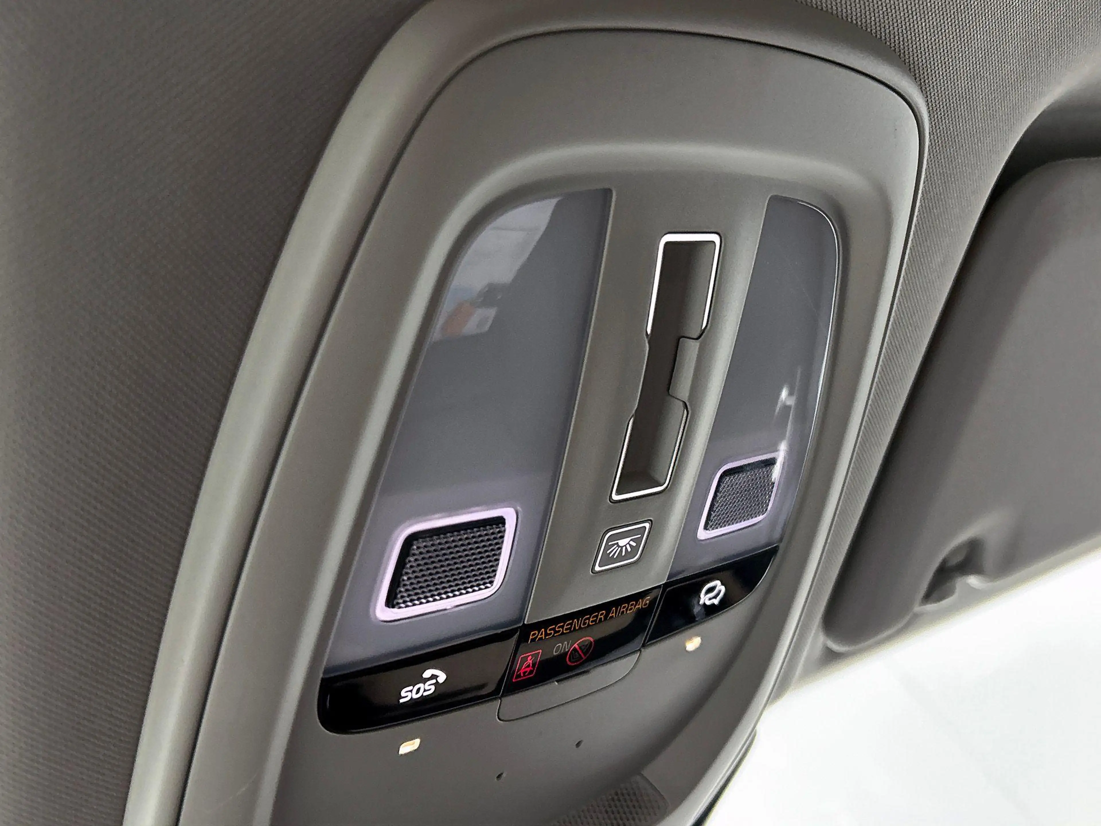 Volvo XC60 2.0 T6 Plug-in hybrid AWD Ultra Dark | Luchtvering — photo 11