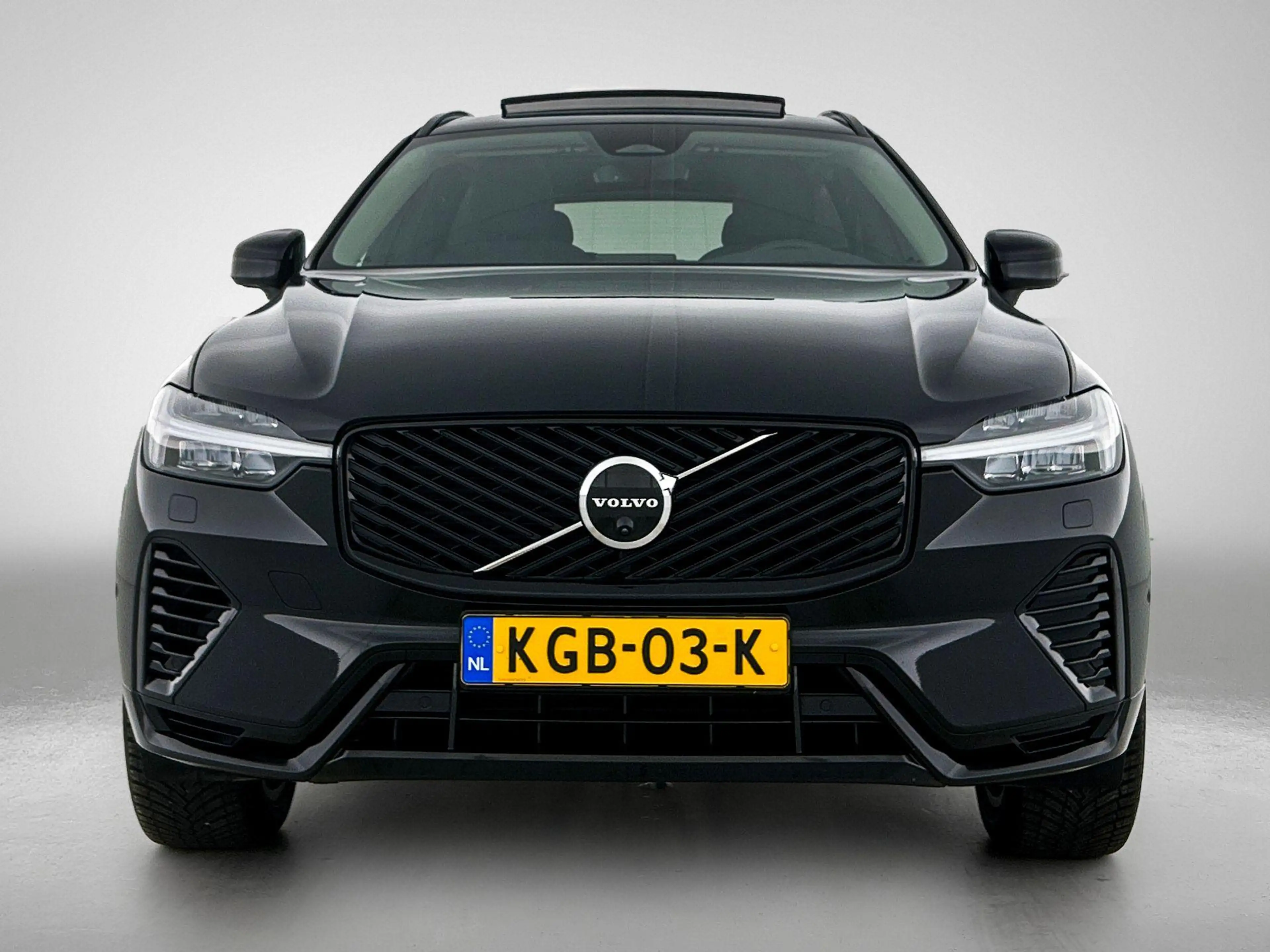 Volvo XC60 2.0 T6 Plug-in hybrid AWD Ultra Dark | Luchtvering — photo 5