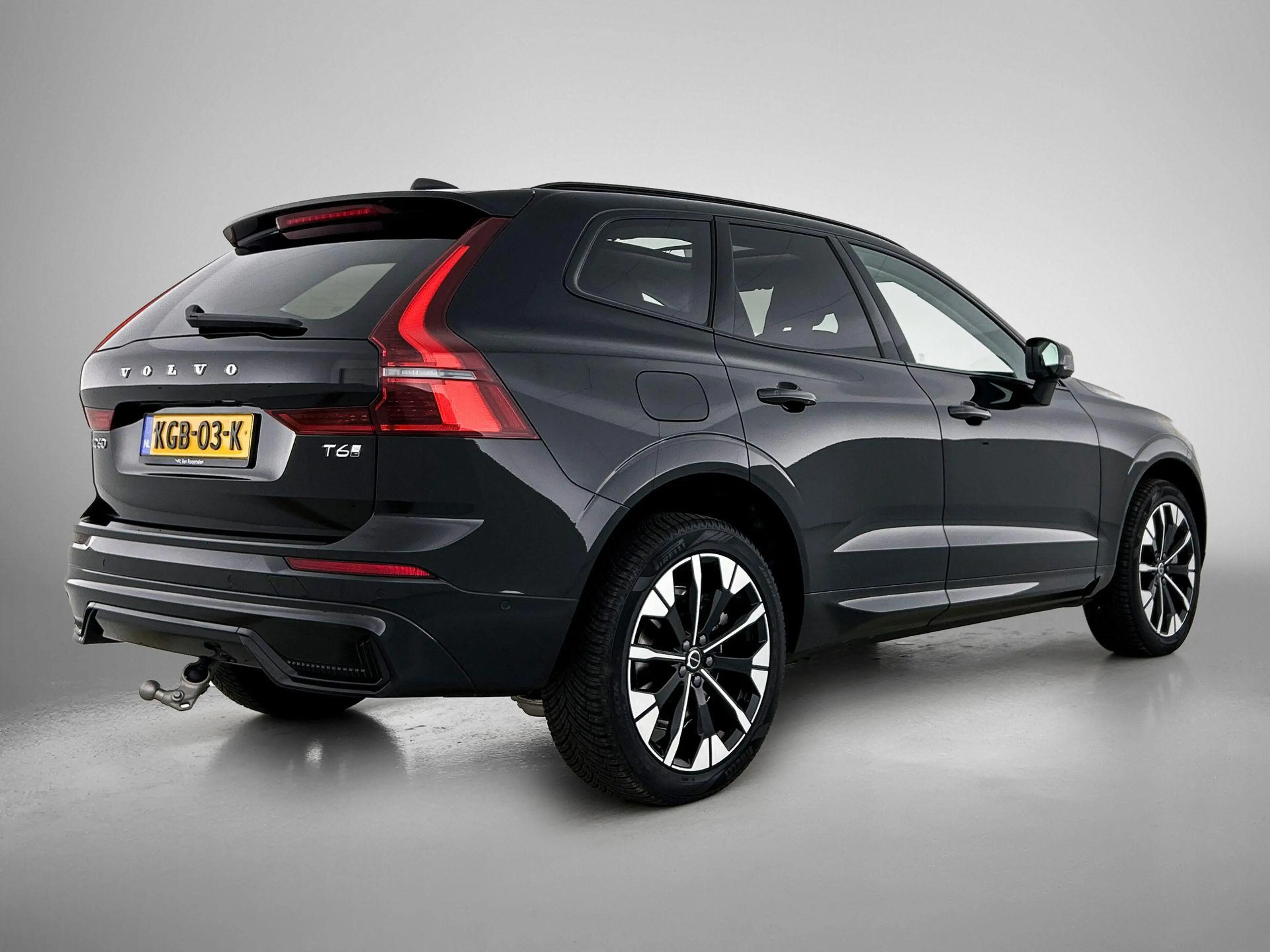 Volvo XC60 2.0 T6 Plug-in hybrid AWD Ultra Dark | Luchtvering — photo 4