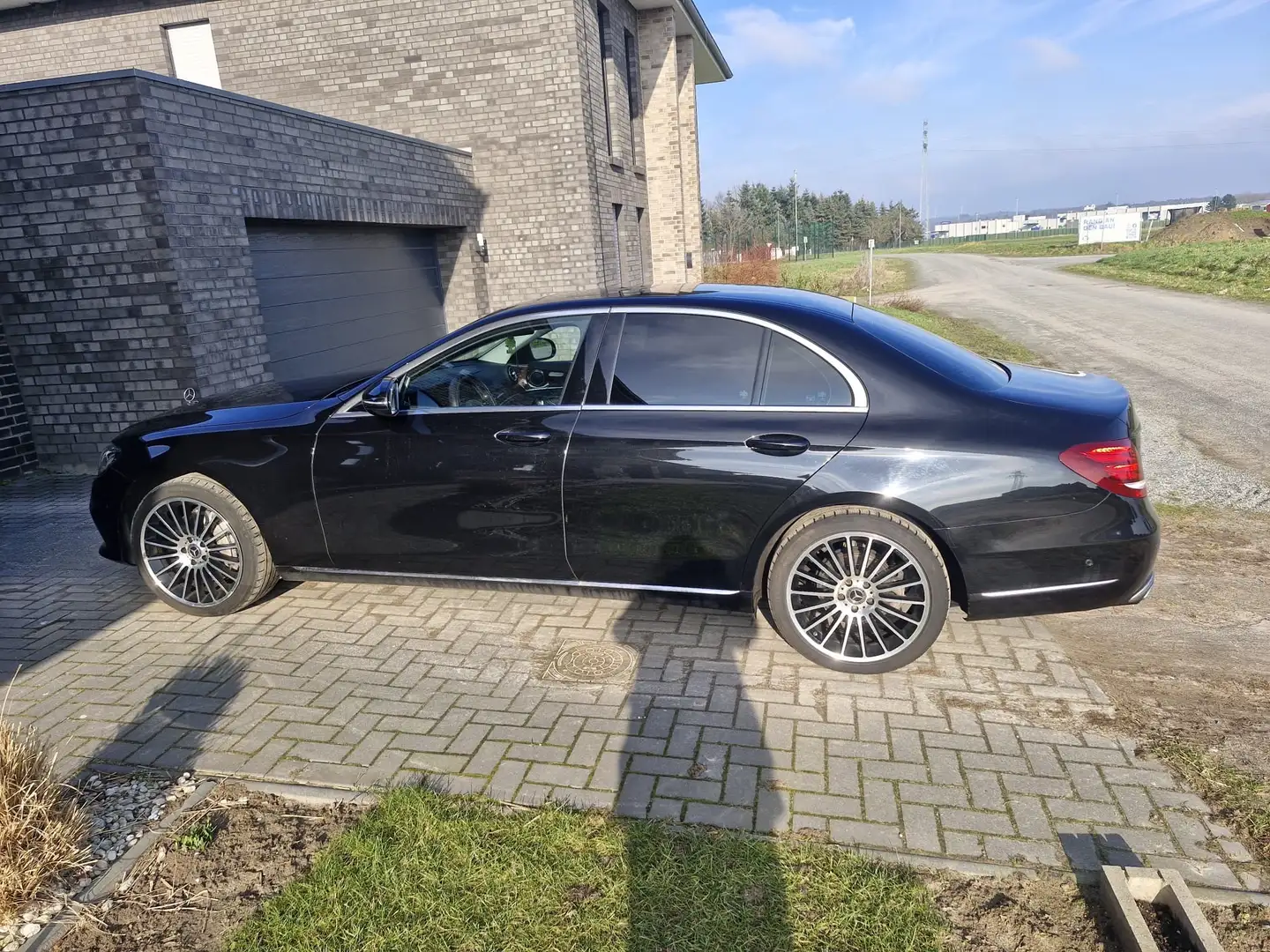 Mercedes-Benz E 220 E 220 d 9G-TRONIC Exclusive Schwarz - 2