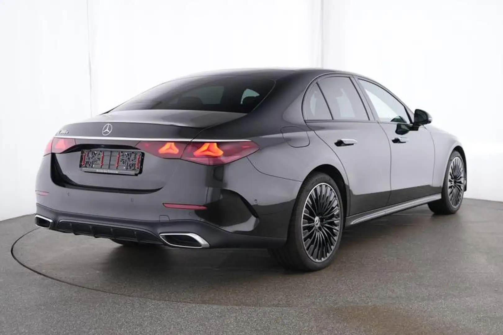 Mercedes-Benz E 300 E 300e Limousine Automaat AMG Line | Nightpakket | Zwart - 2