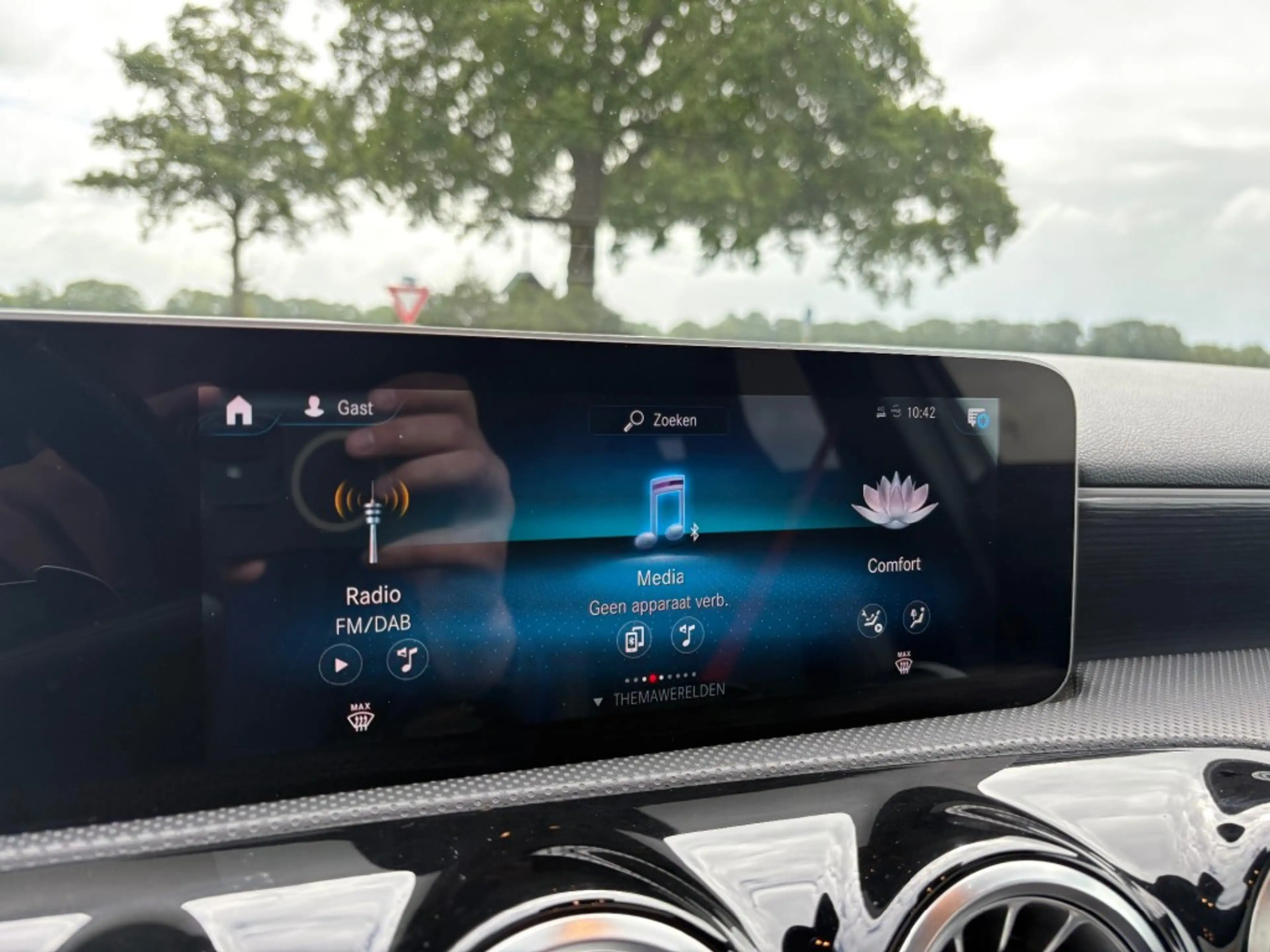 Mercedes-Benz A 35 AMG A35 AMG 4 MATIC / PANO / BURMESTER / CAMERA / VOSS — photo 11