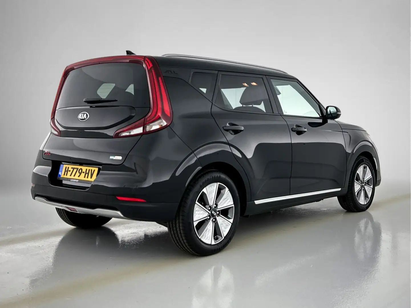 Kia Soul e-Soul ExecutiveLine 64 kWh Stoelverwarming | Stoe Black - 2