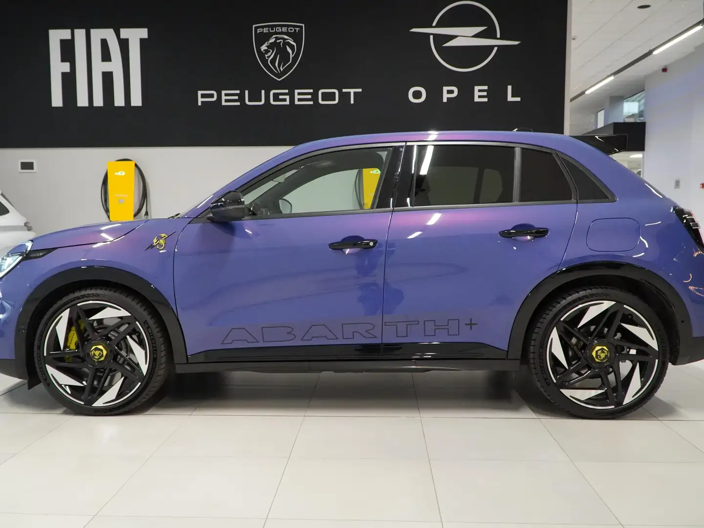 Abarth 600e Scorpionissima Mauve - 2