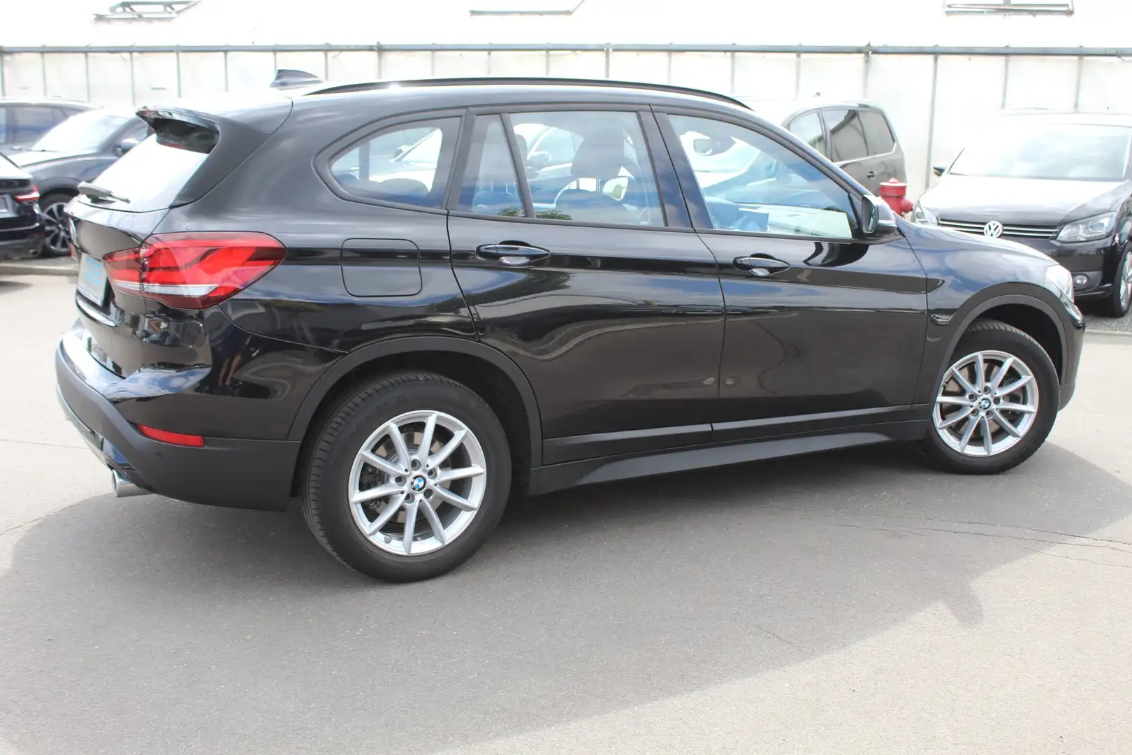 BMW X1 xDrive 20d Advantage +LED+Panoramad.+Sportsitz+AHK Schwarz - 1