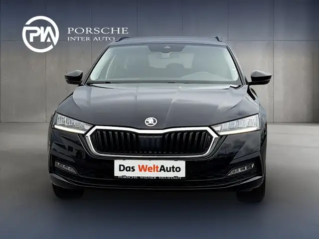 Skoda Octavia view 2