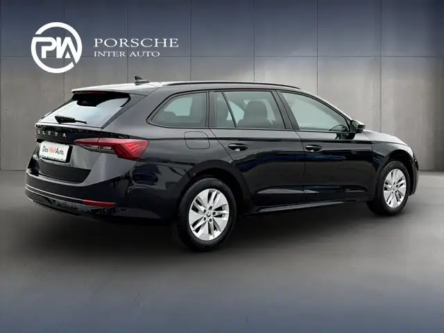 Skoda Octavia view 4