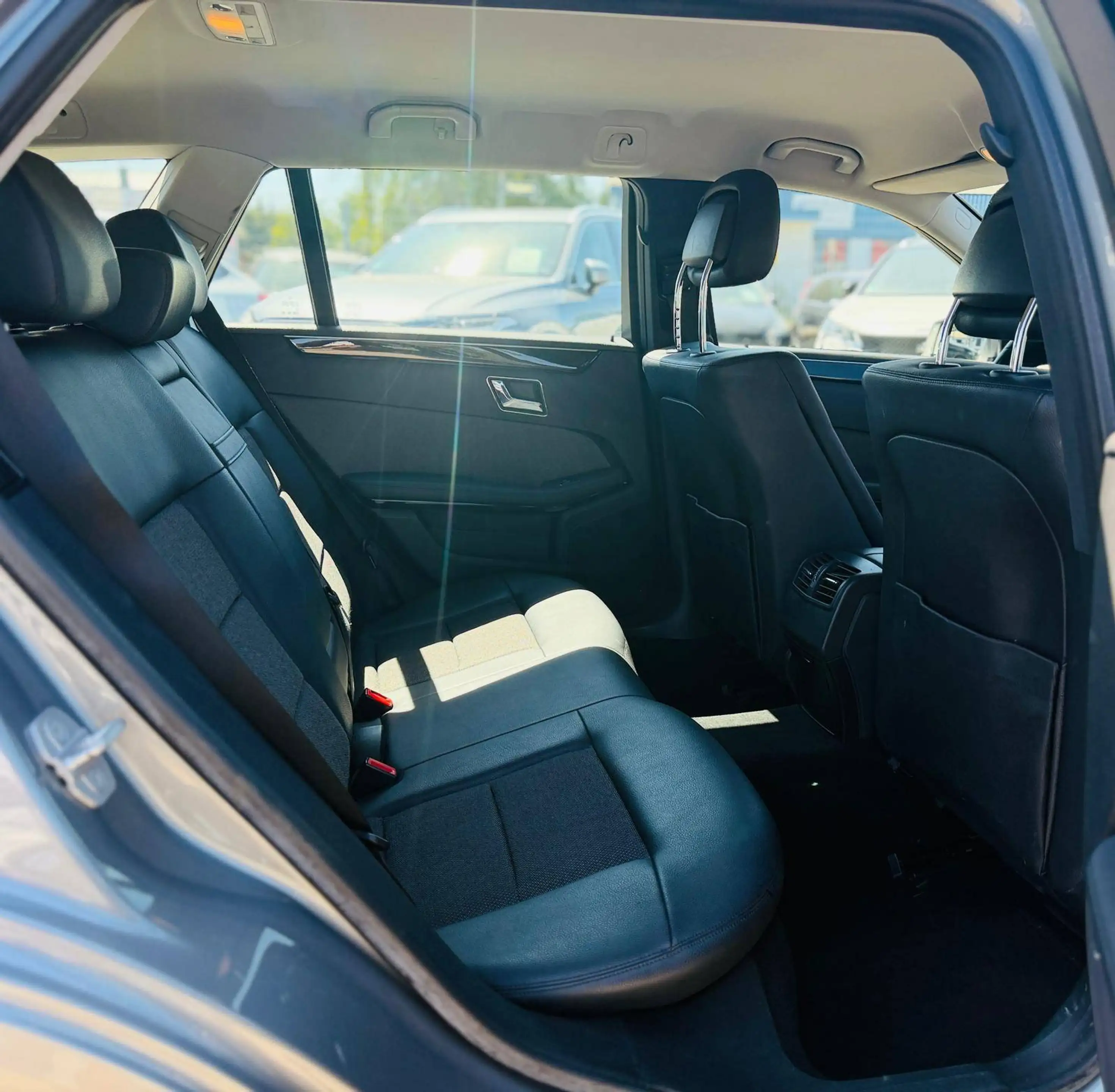 Mercedes-Benz E 350 E 350 CDI BlueEfficiency 4Matic TÜV 09/27 — photo 9