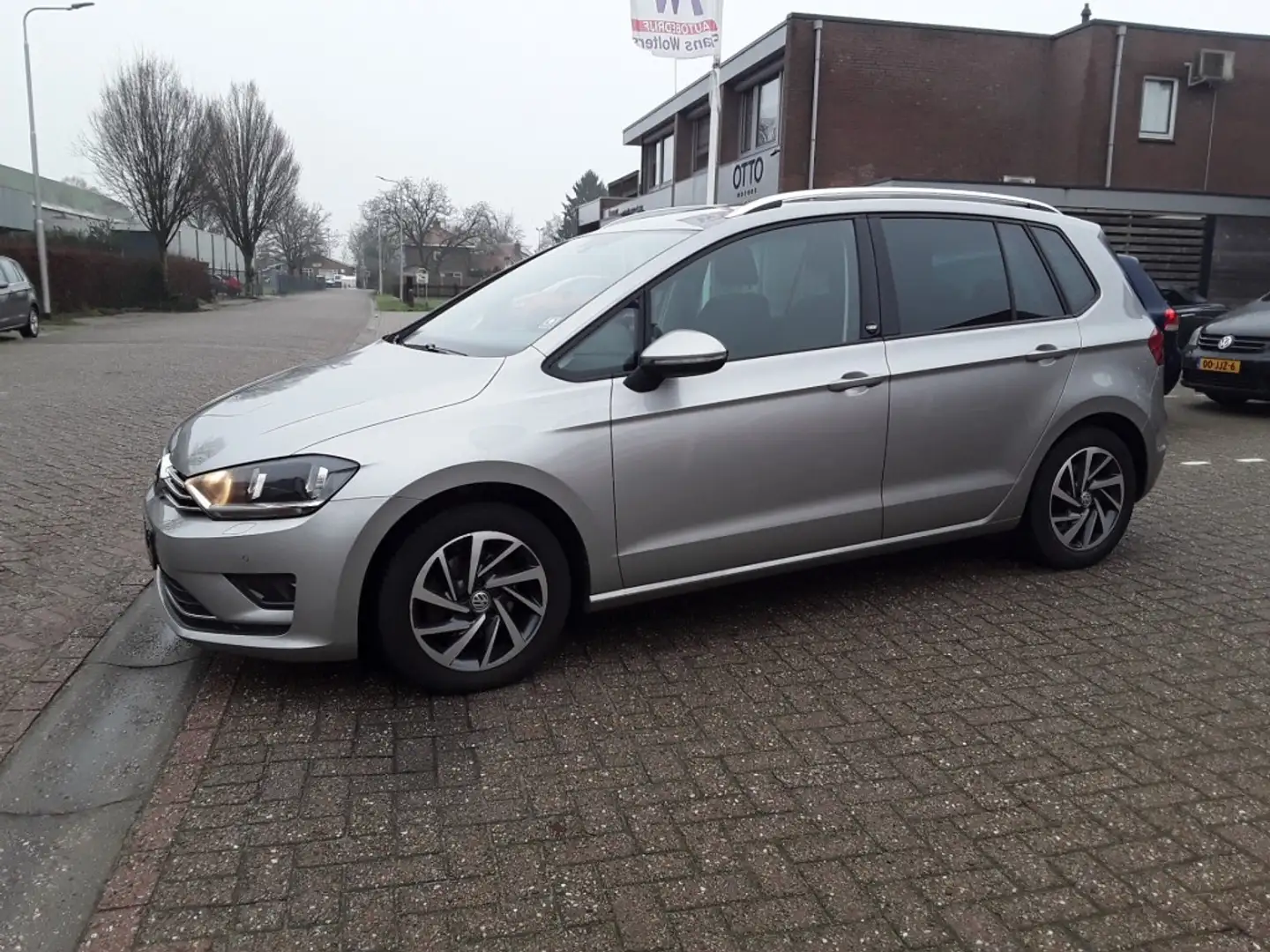 Volkswagen Golf SPORTSVAN 1.4 TSI SOUND / NAVI / TREKHAAK / PDC / Grijs - 2