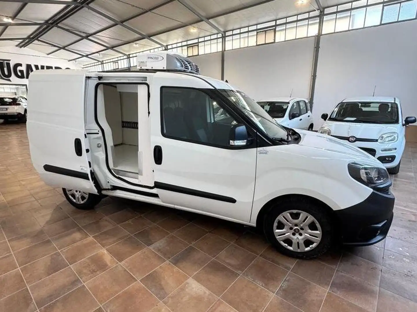 Fiat Doblo 1.6mjt 105cv FRIGO Anno 2022 Bianco - 2