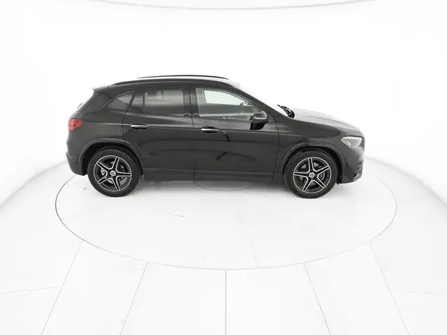 Mercedes-Benz Gla view 5