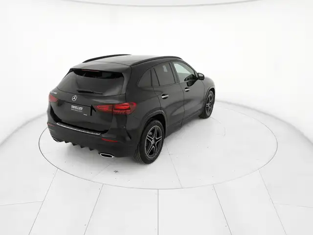 Mercedes-Benz Gla view 3