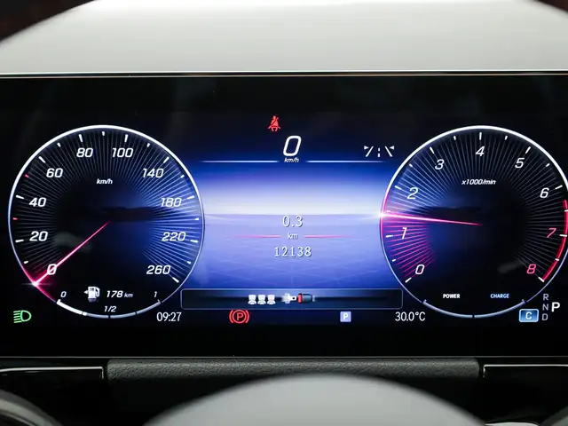 Mercedes-Benz Gla view 12