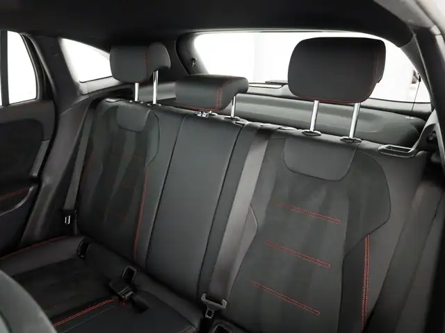 Mercedes-Benz Gla view 11