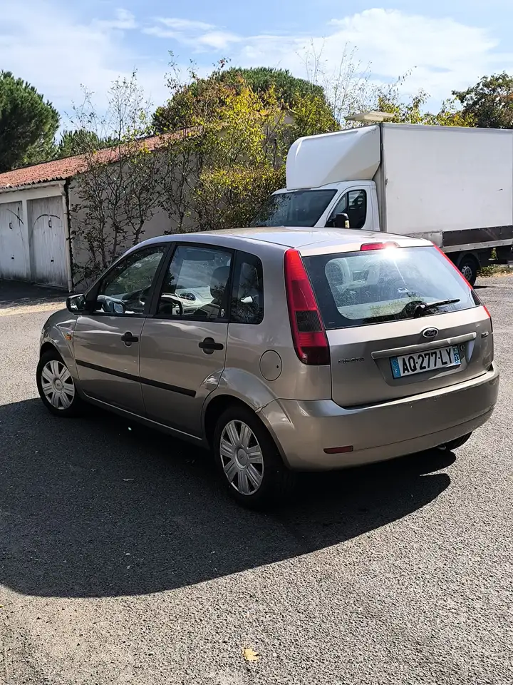Ford Fiesta 5 portes — photo 4