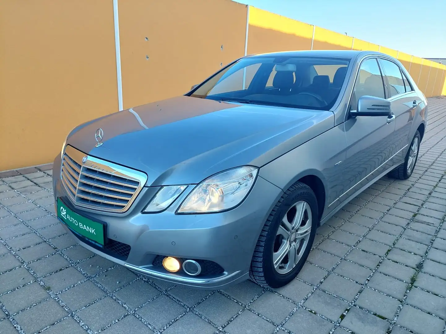 Mercedes-Benz E 220 Avantgarde BlueEfficiency CDI Sofort Kredit Grau - 1