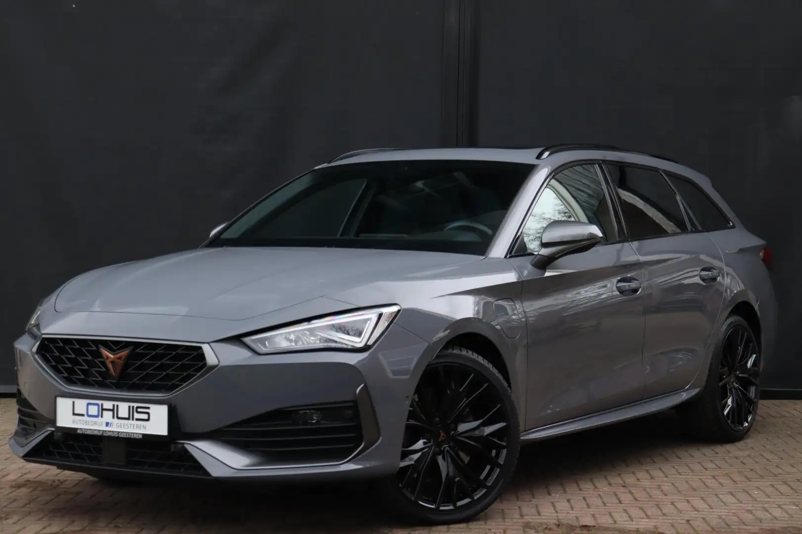 CUPRA Leon Sportstourer 1.4 e-Hybrid VZ Copper Edition Pano | Grau - 1