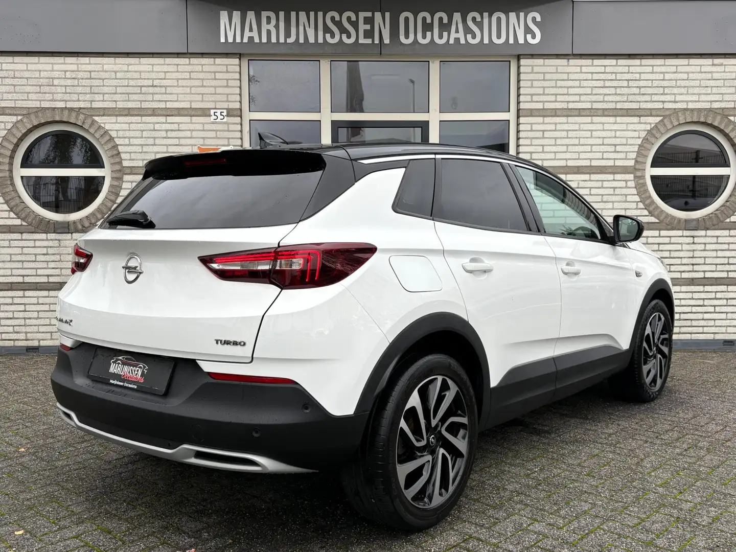 Opel Grandland X 1.2 Turbo Ultimate |Pano,Navi,Cam,PDC| Weiß - 2