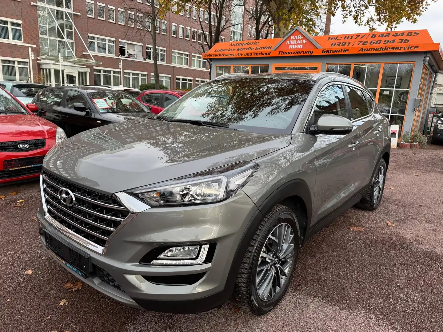 Hyundai TUCSON 1.6 T-GDI 2.HAND/KLIMA/NAVI/KAMERA/SHZ/PD Grau - 1