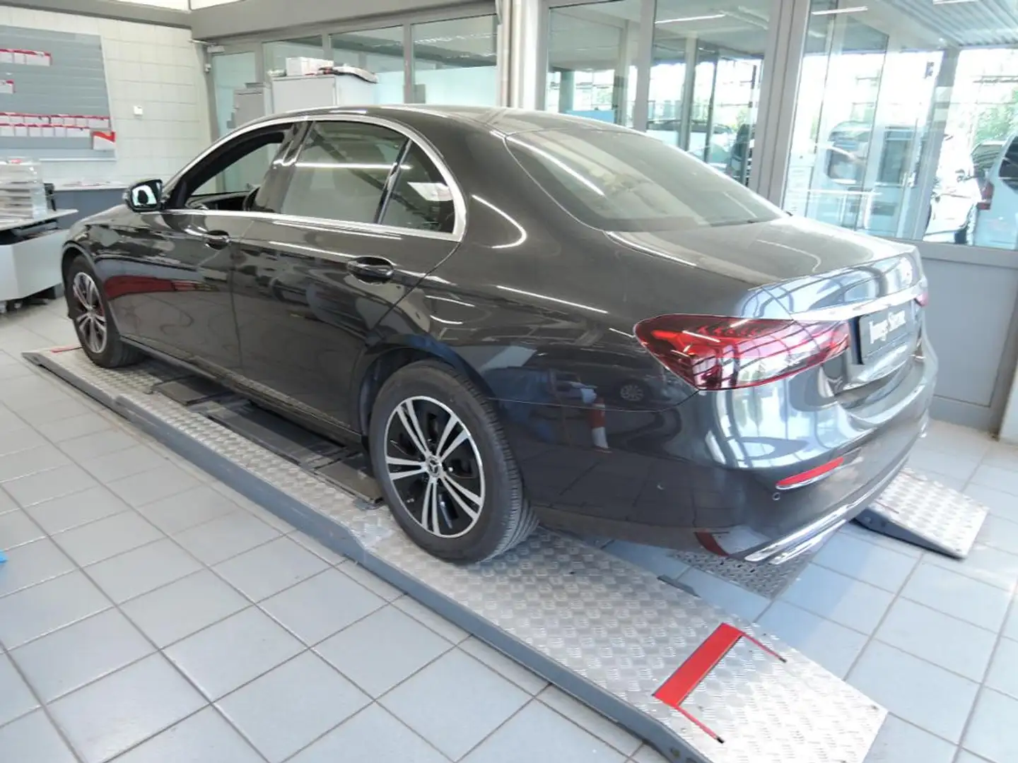 Mercedes-Benz E 220 d 4M Avantgarde/LED/Panorama-SD/Kamera/ Grau - 2