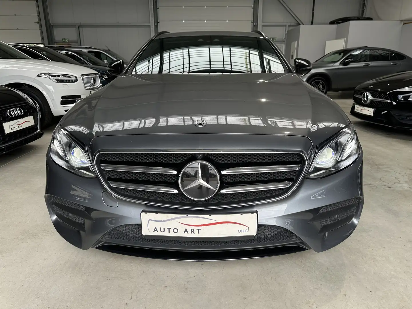 Mercedes-Benz E 300 AMG Night-Paket LED 360° Navi AHK ACC Grau - 2