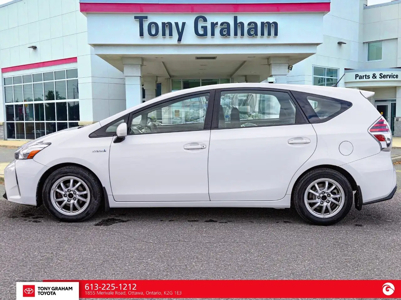Toyota Prius v снимка Toyota Prius v