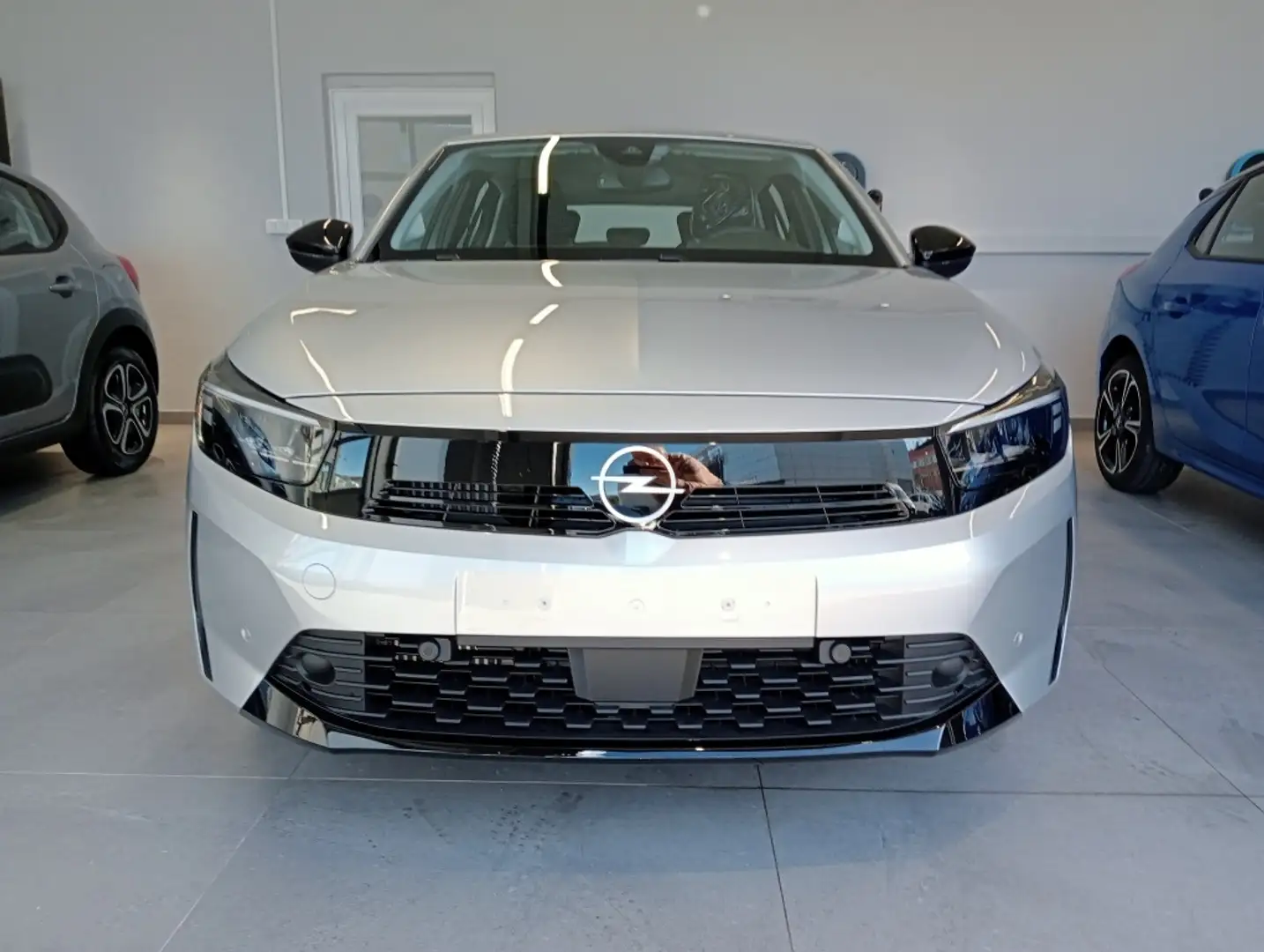 Opel Corsa 1.2T XHL Hybrid S/S Edition Aut. 110 Gris - 2