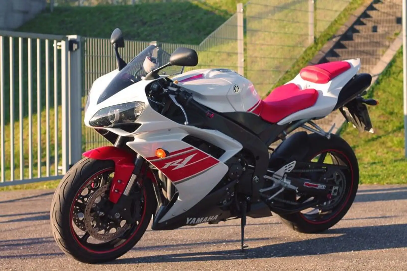 Yamaha YZF-R1 RN19 Roşu - 1