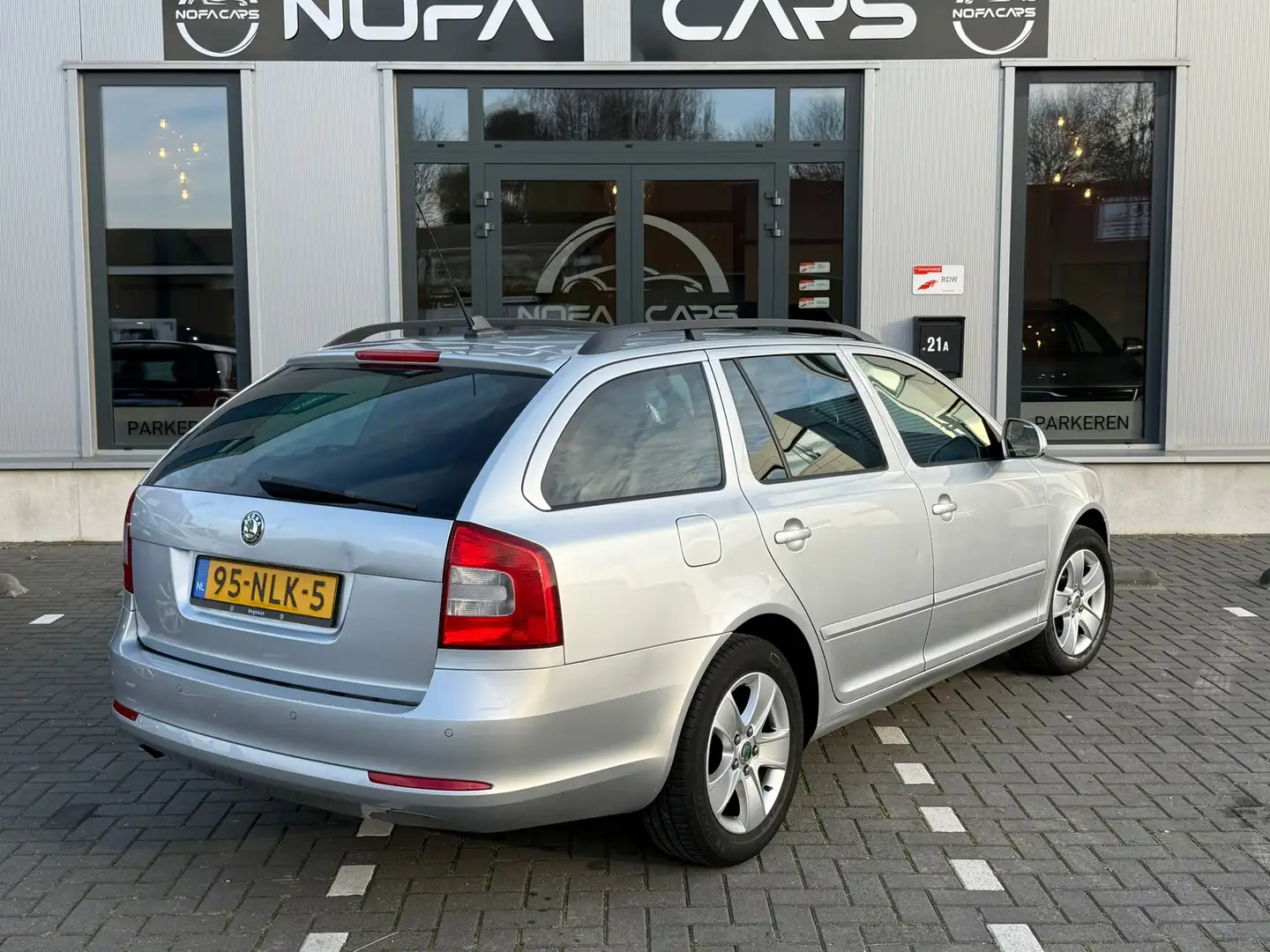 Skoda Octavia Combi 1.2 TSI Ambition Business Line|2de eig|Navi Grijs - 2