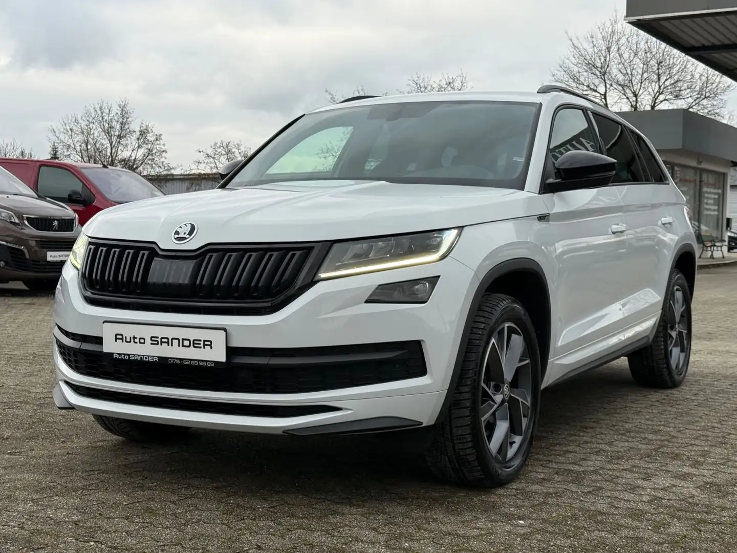 Skoda Kodiaq Sportline 4x4/DSG/7SITZ/AHK/ACC/KAMERA/ Weiß - 1