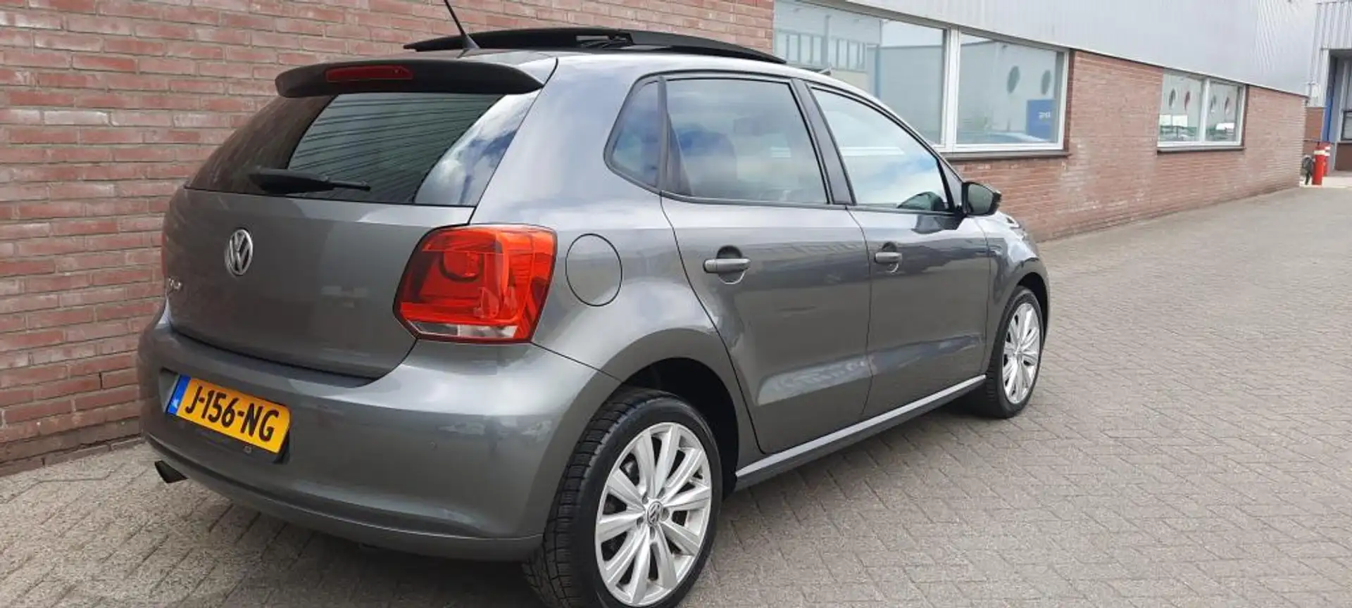 Volkswagen Polo 1.2 TSI Highline bomvol schuifdak pdc st verwarmin Grey - 2