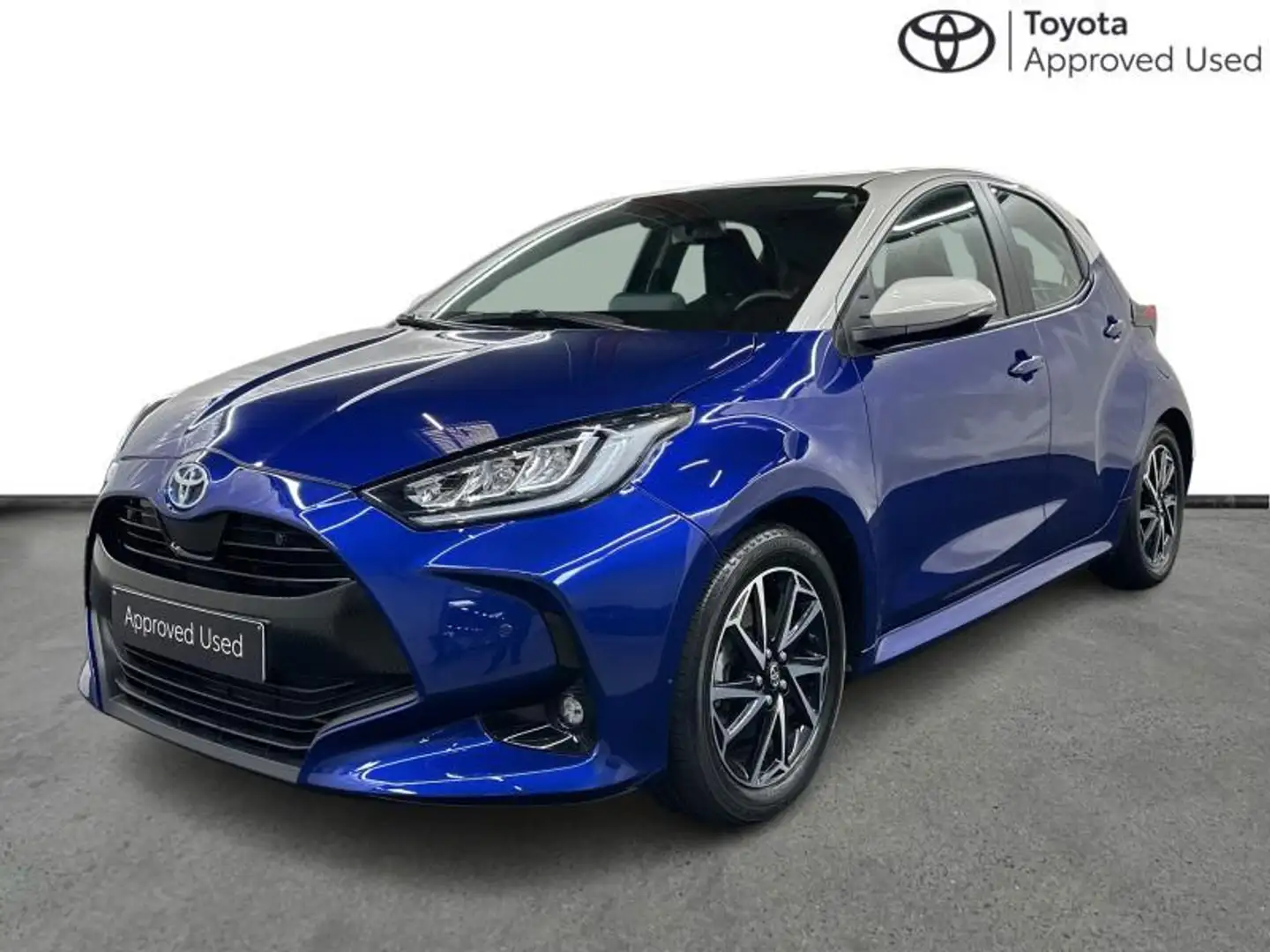 Toyota Yaris Iconic + High tech pack + Navi Blauw - 1